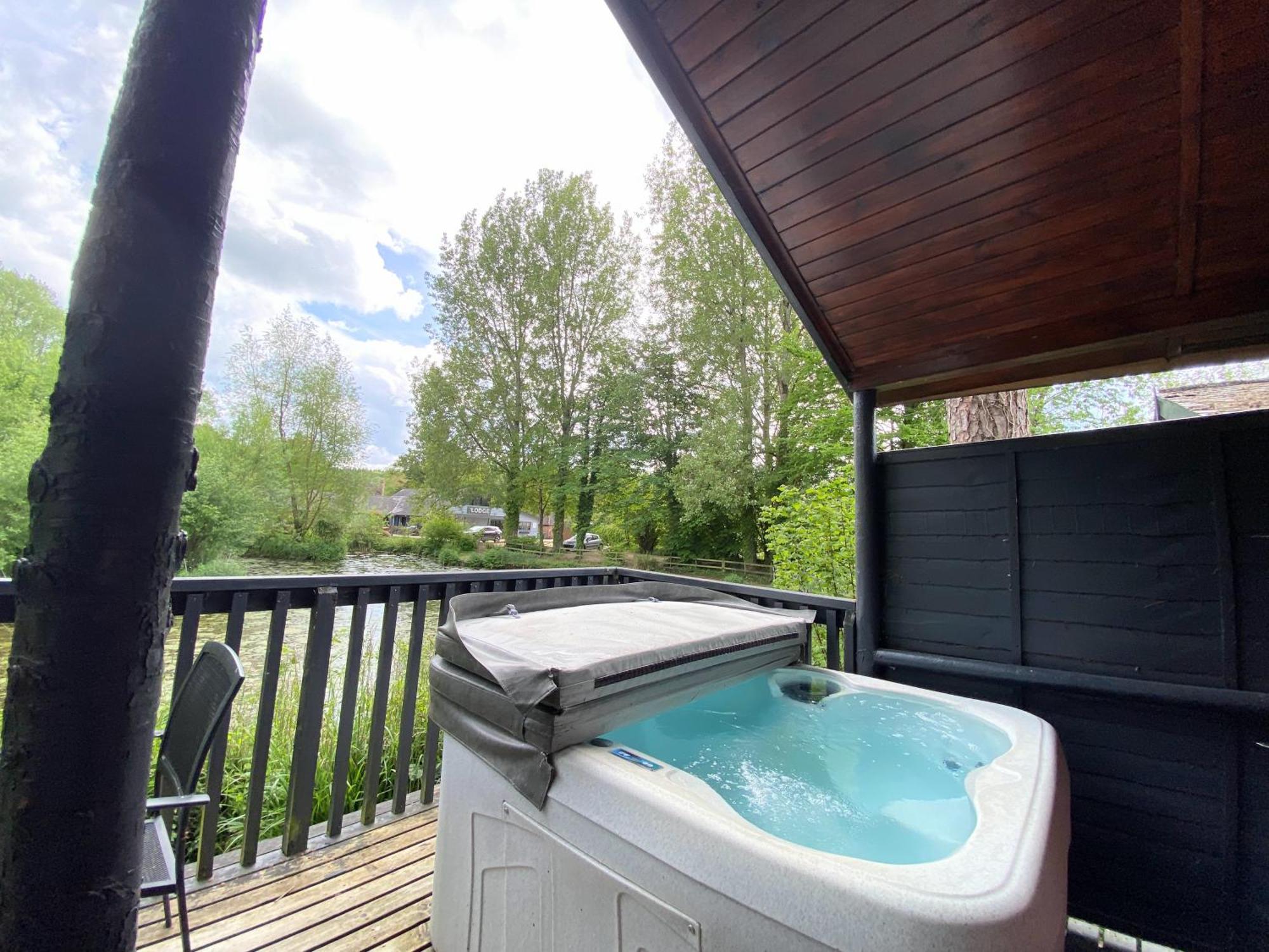 הוילה Otter 4 Hot Tub - Huntersmoon-Warminster-Bath-Salisbury מראה חיצוני תמונה